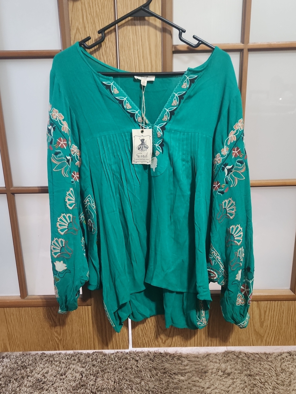 Easel Green Embroidered Peasant Boho Tunic Size Small Nwt